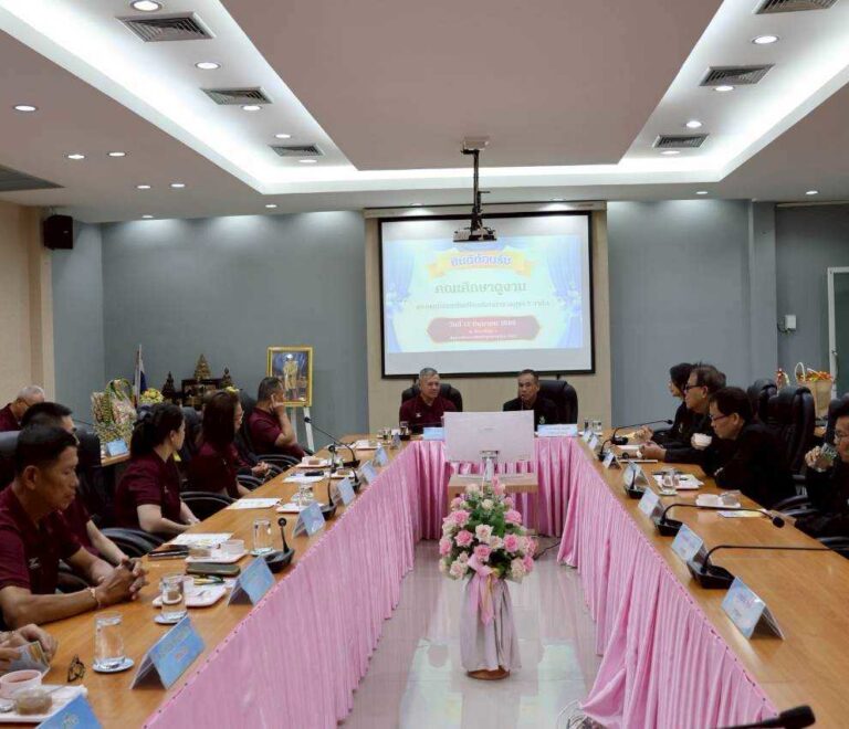 คณะกรรมการดำเนินการ ผู้ตรวจสอบกิจการ และเจ้าหน้าที่ ศึกษาดูงาน ณ สหกรณ์ออมทรัพย์ครูพิษณุโลก จำกัด